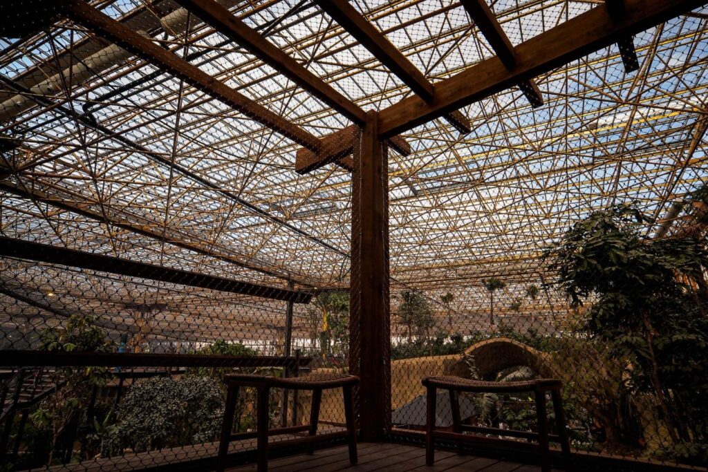 RVS kabelnetten als veilige en transparante afscherming bij de luxe verblijven in Pairi Daiza