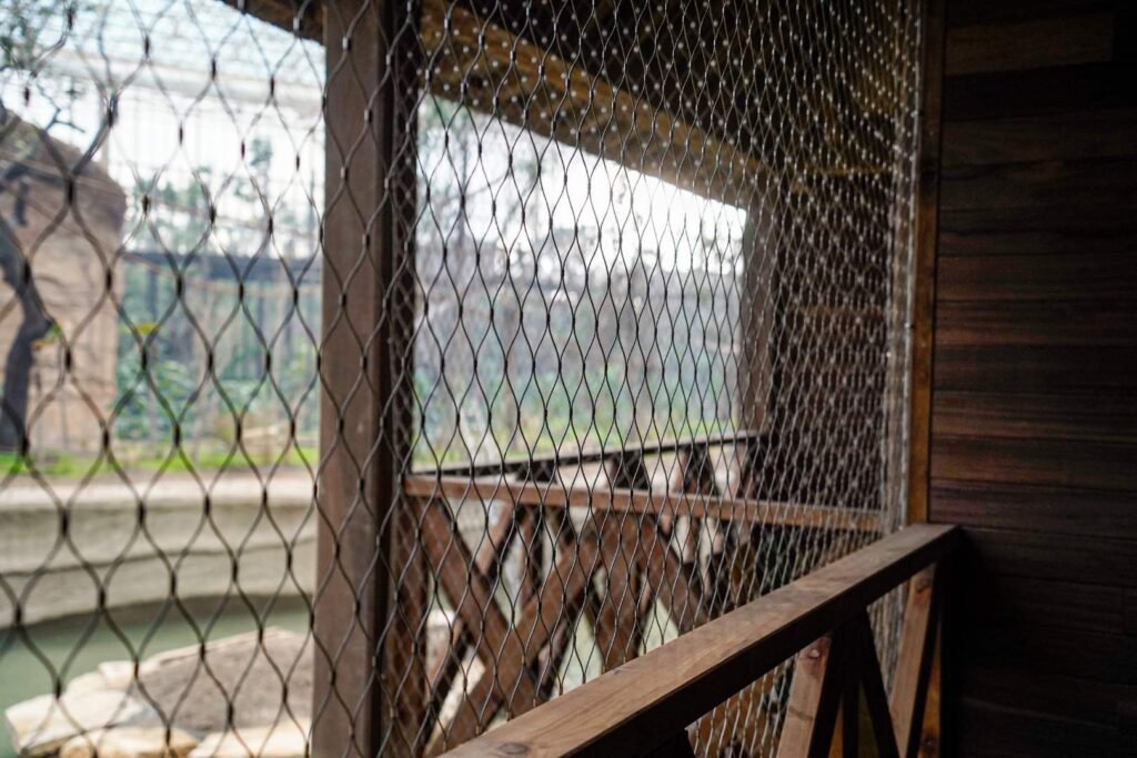 RVS kabelnetten als veilige en transparante afscherming bij de luxe verblijven in Pairi Daiza
