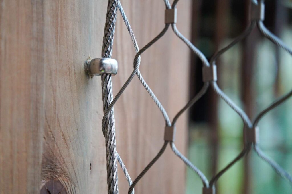 RVS kabelnetten als veilige en transparante afscherming bij de luxe verblijven in Pairi Daiza